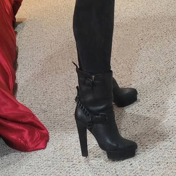 booties - Picture 3 of 10